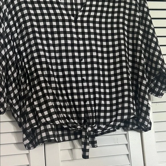 Express Black and White Checkered Blouse - Picture 4 of 4
